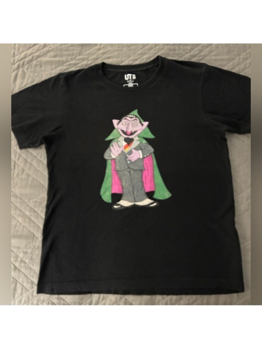 KAWS x Sesame Street Men’s The Count T-Shirt size medium NWOT